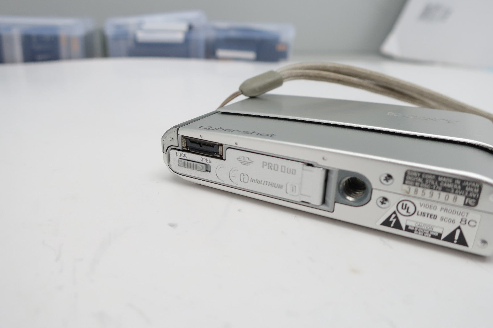 Sony Cyber-shot DSC-T70 8.1MP Digital Camera - White Tested Working W/ Battery