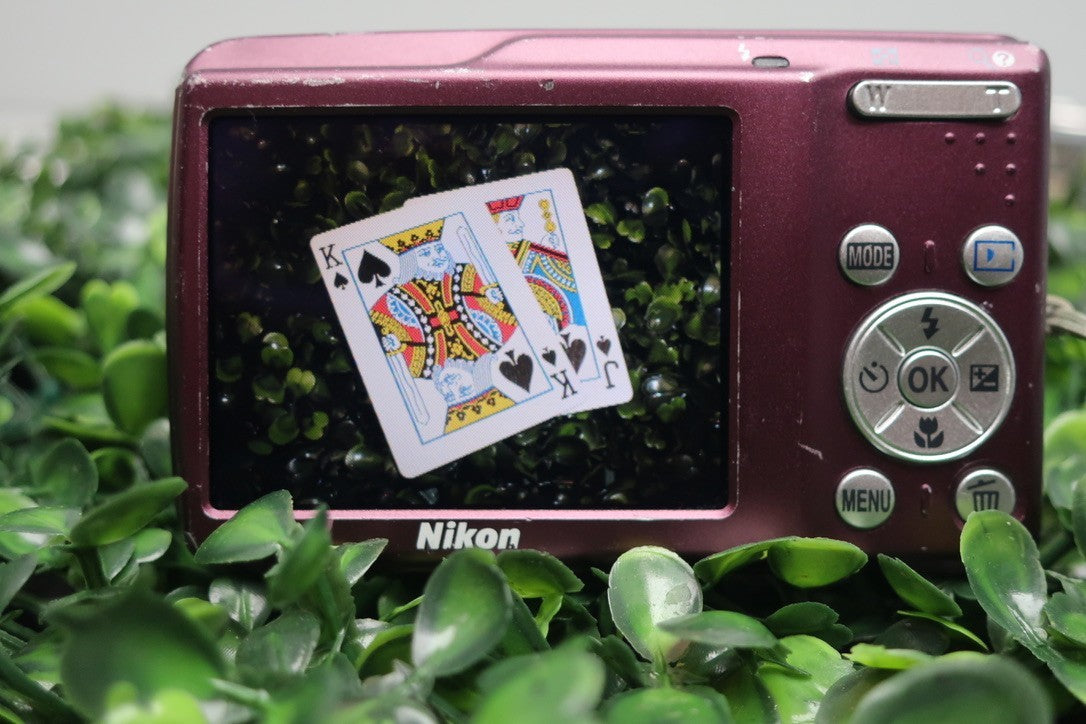 Nikon COOLPIX S210 8.0MP Digital Camera Plum W/Battery +Charger+SD Card TESTED