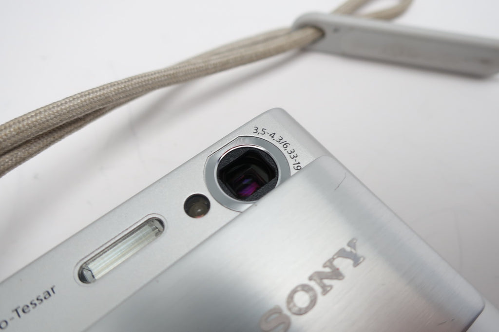 Sony Cyber-shot DSC-T70 8.1MP Digital Camera - White Tested Working W/ Battery