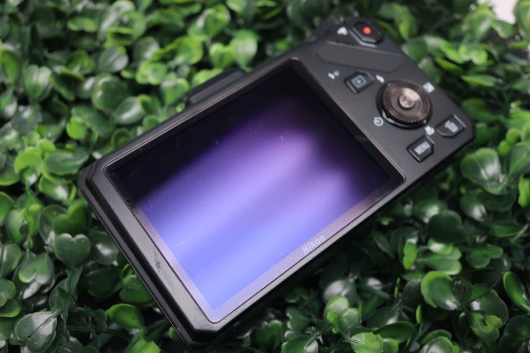 Nikon Coolpix S9300 Digital  Camera, SPARES ONLY, Does Not Turn On. READ DESCRIP