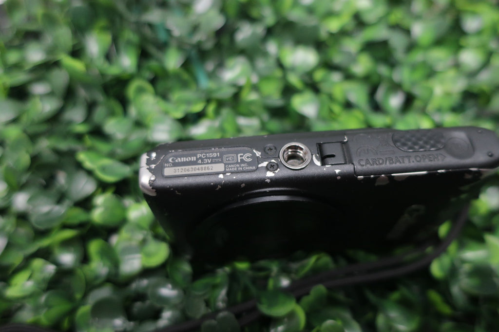 Canon PowerShot ELPH 300 HS Black Digital Camera W/ Battery+Charger+8GB SD