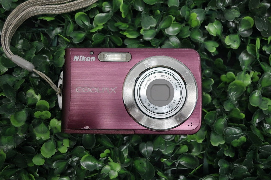 Nikon COOLPIX S210 8.0MP Digital Camera Plum W/Battery +Charger+SD Card TESTED