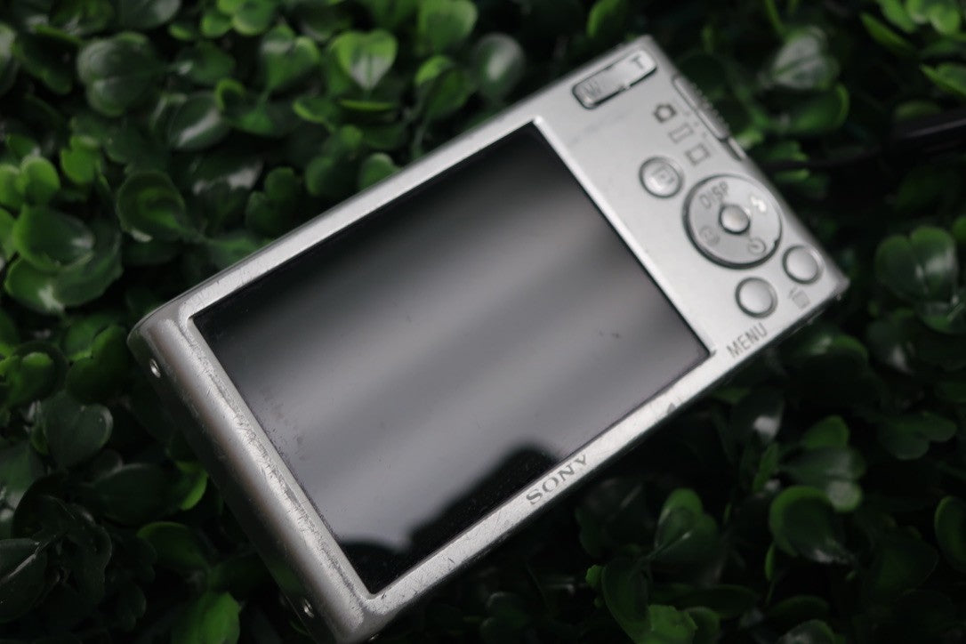 Sony Cybershot DSC-W830 20.1MP Digital Camera Silver - Faulty -SMALL DUST SPOTS
