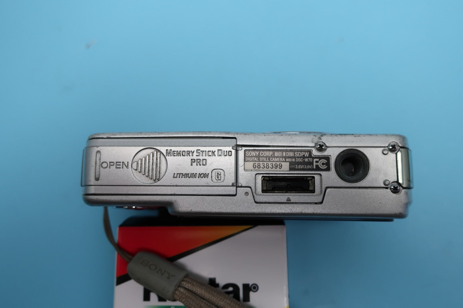 Sony Cyber-Shot DSC-W70 7.2MP Digital Camera Silver W/Battery+Charger
