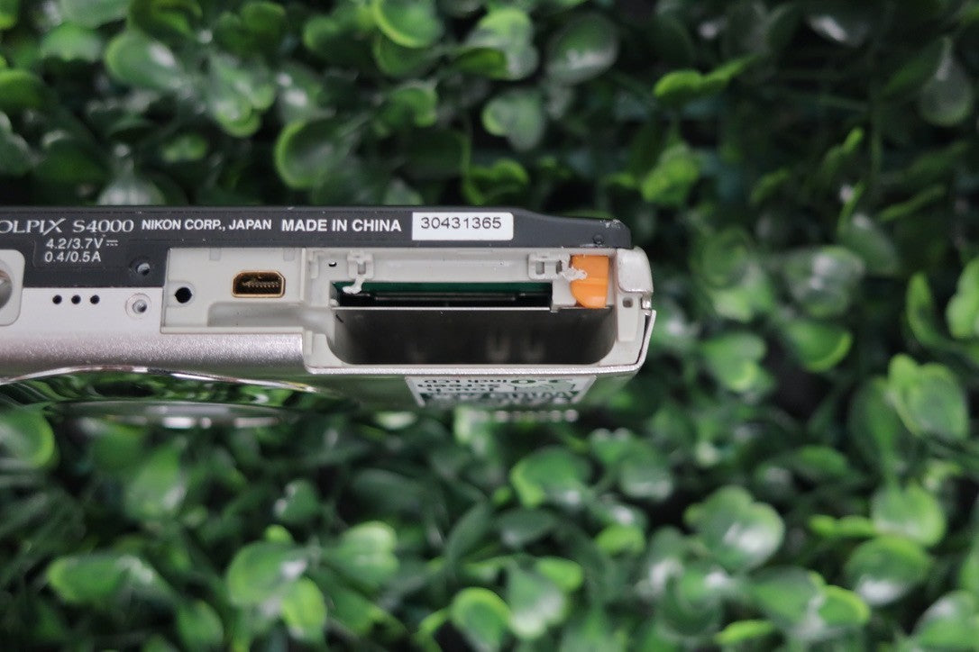 Nikon COOLPIX S4000 12.0MP Digital Camera Silver LENS ERROR For Parts OR REPAIR