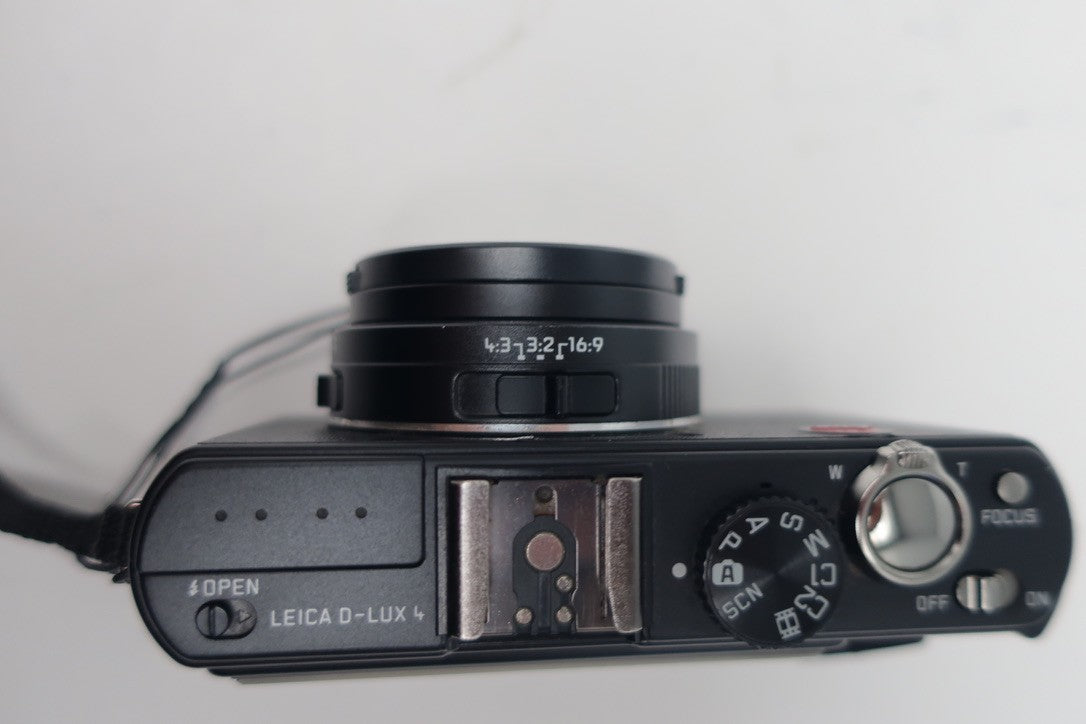 (Parts/Repair) Leica D-LUX 4 Digital Camera -Read Description.