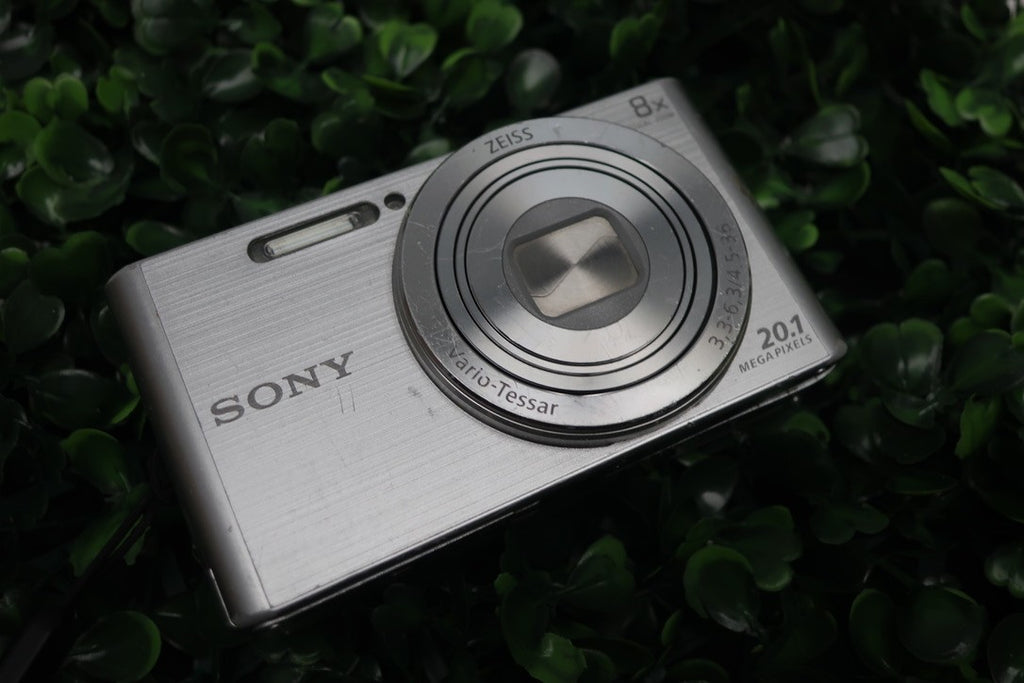 Sony Cybershot DSC-W830 20.1MP Digital Camera Silver - Faulty -SMALL DUST SPOTS