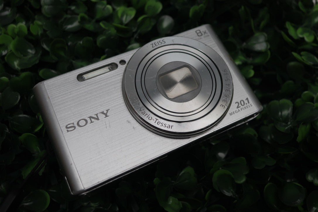 Sony Cybershot DSC-W830 20.1MP Digital Camera Silver - Faulty -SMALL DUST SPOTS