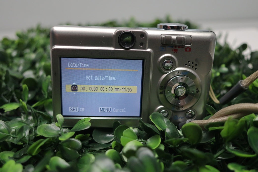 Canon PowerShot SD400 Digital ELPH Camera For Parts Or Repair