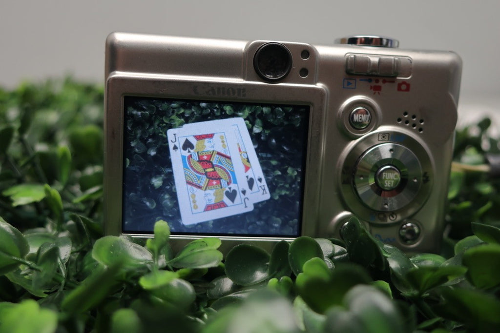 Canon PowerShot SD400 Digital ELPH Camera For Parts Or Repair
