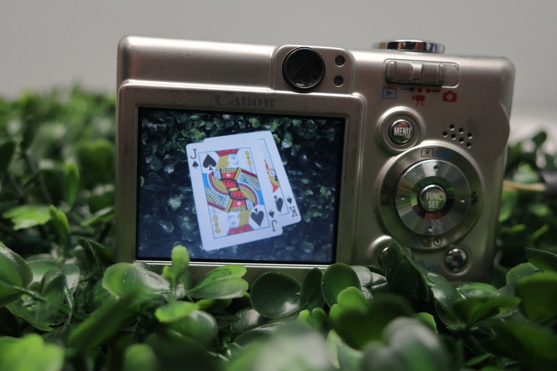 Canon PowerShot SD400 Digital ELPH Camera For Parts Or Repair