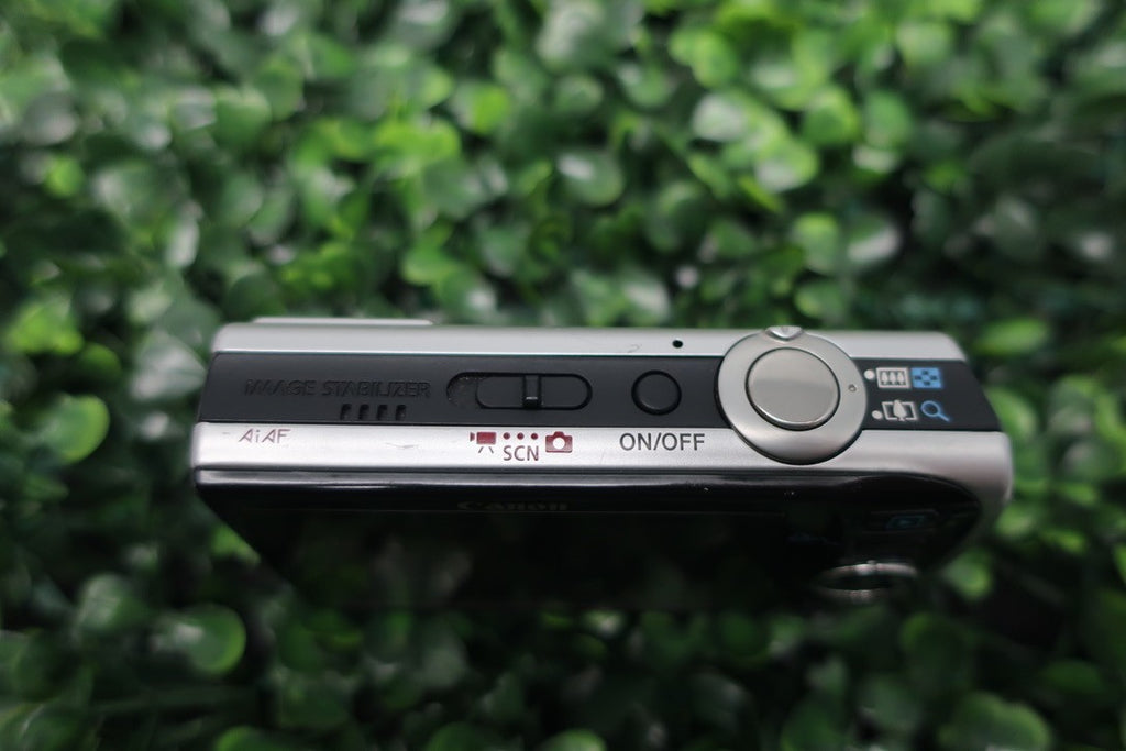 Canon Powershot SD870 IS Digital Elph Camera Turns On But Has Issues AS IS Parts