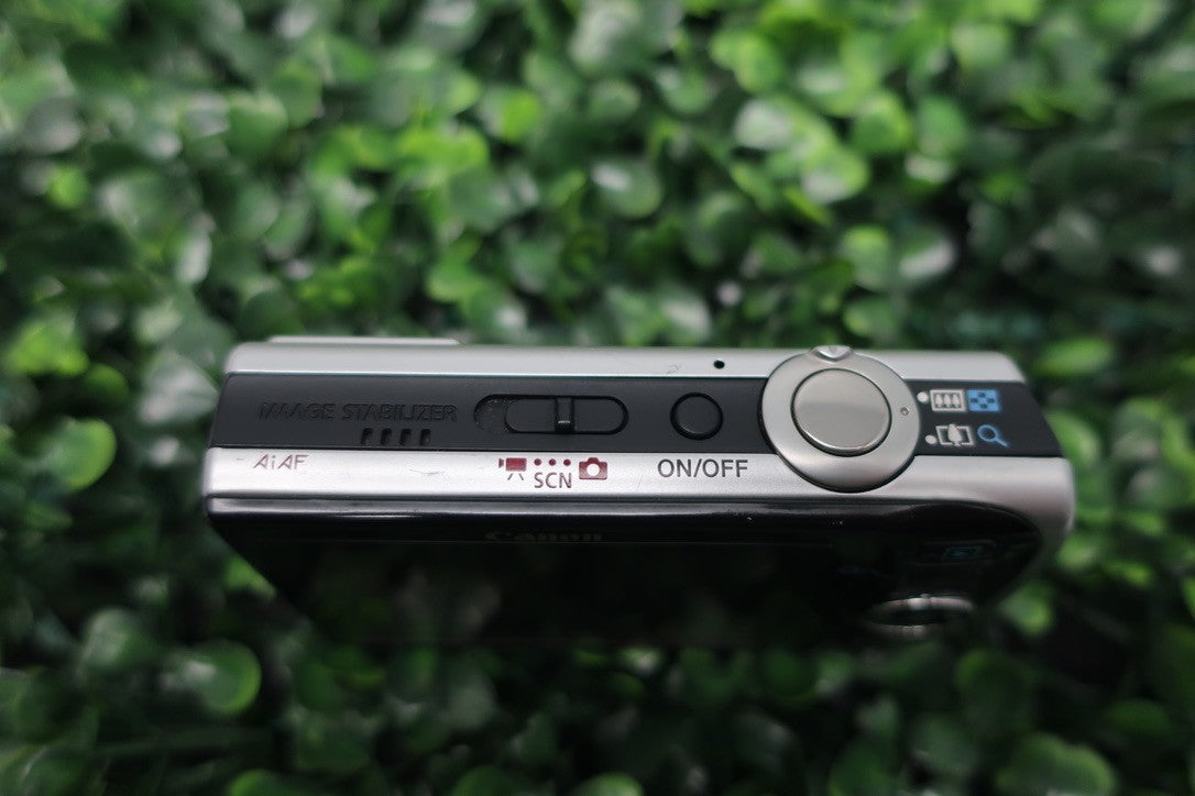 Canon Powershot SD870 IS Digital Elph Camera Turns On But Has Issues AS IS Parts