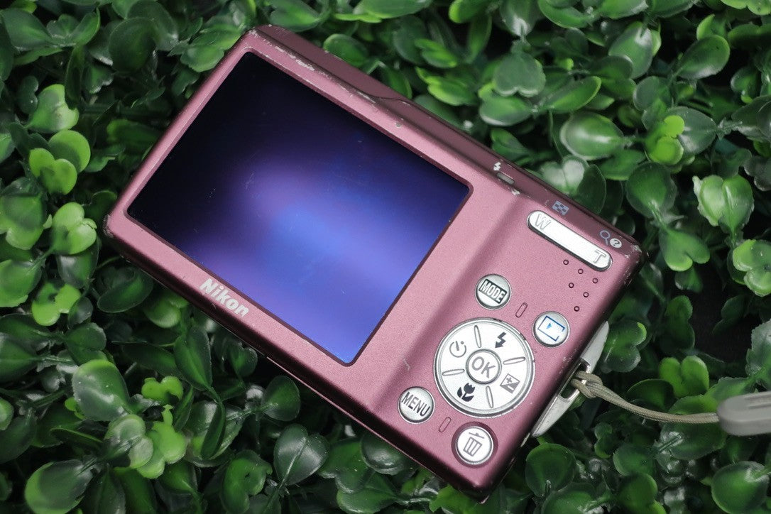 Nikon COOLPIX S210 8.0MP Digital Camera Plum W/Battery +Charger+SD Card TESTED