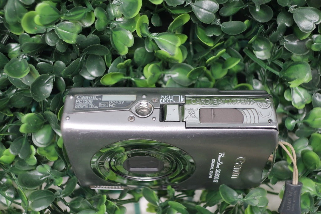Bundle Canon PowerShot SD800 IS 7.1MP Digital Camera W/Battery+Charger #2