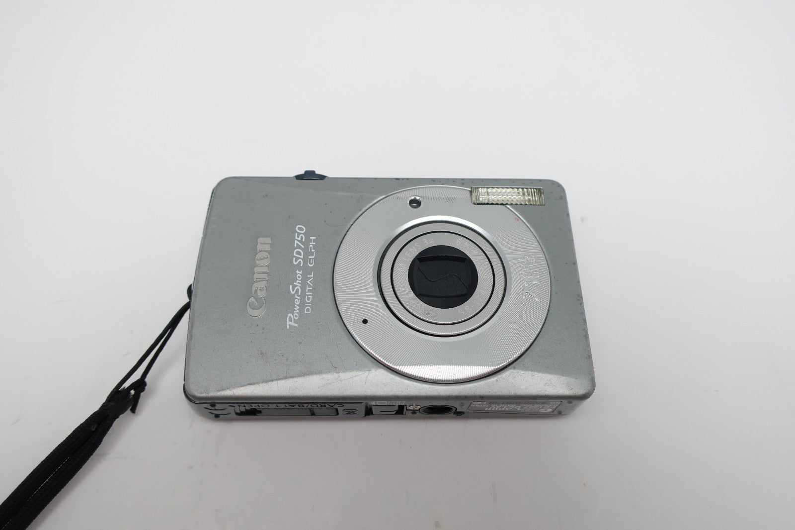 Canon PowerShot SD 750 Digital ELPH 7.1MP Camera Silver Tested w/Accessories