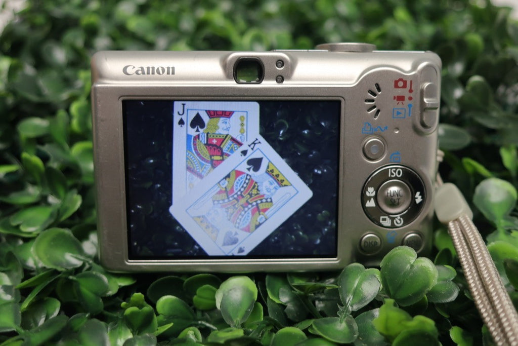 Canon PowerShot SD600 Digital ELPH 6.0MP Camera Silver W/Batt+Charger+SD #1 BUND