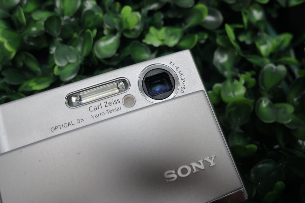 Sony Cyber-shot DSC-T50 7.2MP Digital Camera W/Battery+Charger+Memory Card