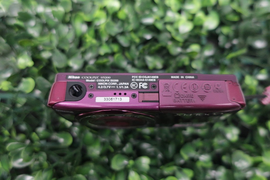 Nikon Coolpix S5200 FOR PARRTS OR REPAIR  READ DESCRIPTION NO POWER