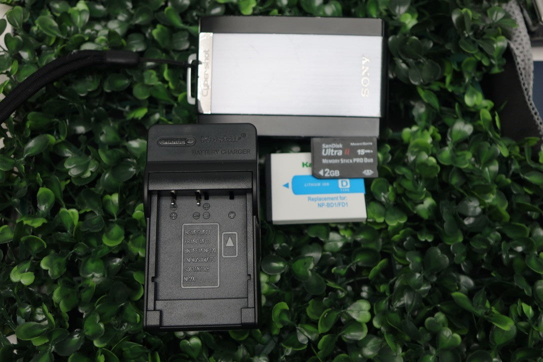 Sony CyberShot DSC-T300 10.1MP Digital Camera W/Battery +SD Card +Charger TESTED