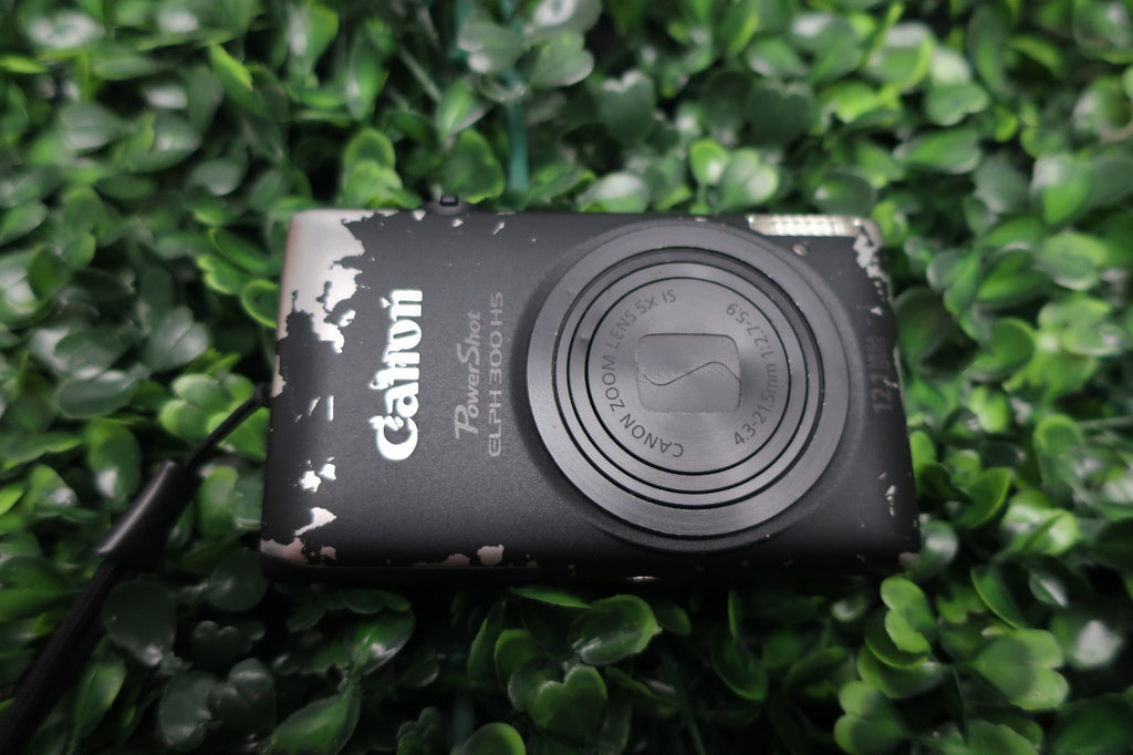 Canon PowerShot ELPH 300 HS Black Digital Camera W/ Battery+Charger+8GB SD