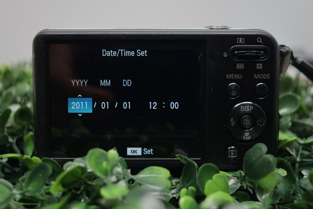 Samsung PL Series PL120 14.2MP Digital Camera Black AS IS Parts Only  LENS ERROR