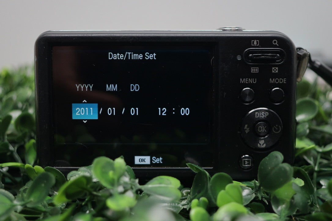 Samsung PL Series PL120 14.2MP Digital Camera Black AS IS Parts Only  LENS ERROR
