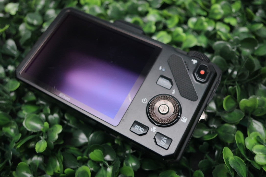Nikon Coolpix S9300 Digital  Camera, SPARES ONLY, Does Not Turn On. READ DESCRIP