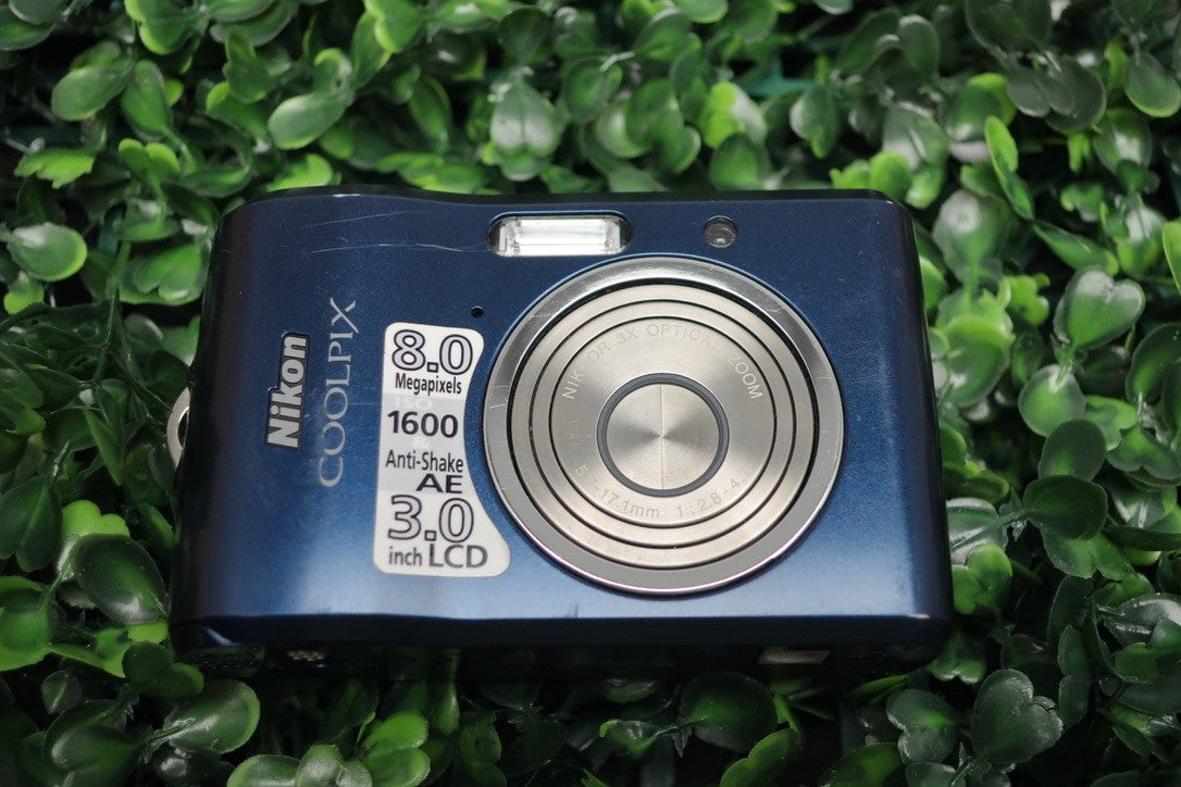 Nikon COOLPIX L18 8.0MP Digital Camera - Blue Tested Working No SD