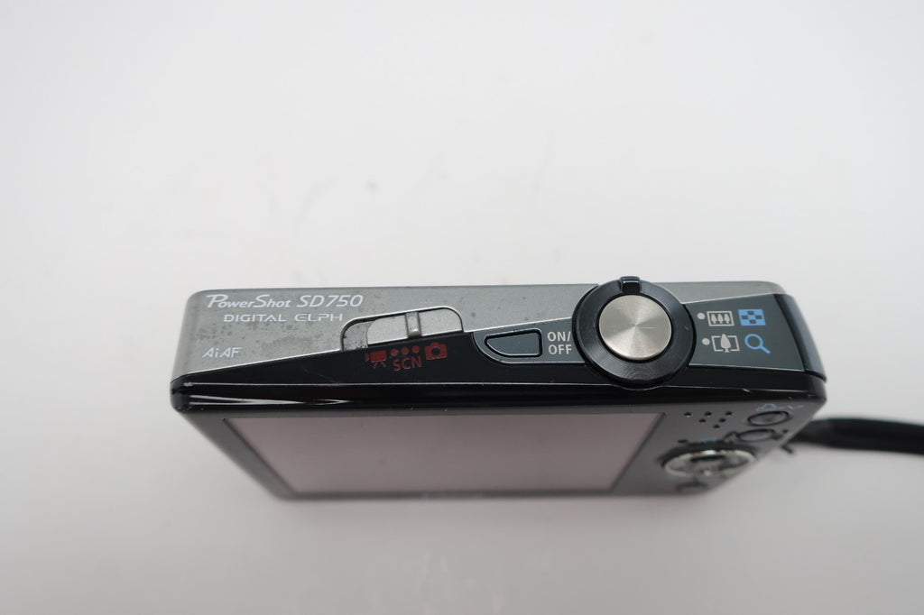 Canon PowerShot SD 750 Digital ELPH 7.1MP Camera Silver Tested w/Accessories