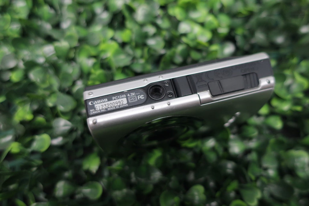 Canon Powershot SD870 IS Digital Elph Camera Turns On But Has Issues AS IS Parts