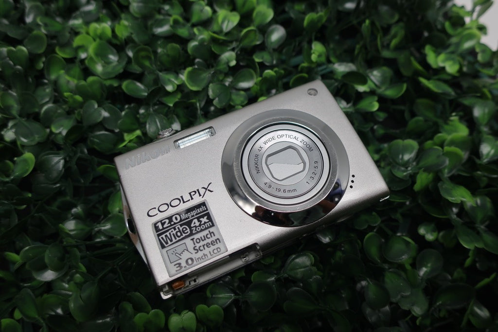Nikon COOLPIX S4000 12.0MP Digital Camera Silver LENS ERROR For Parts OR REPAIR