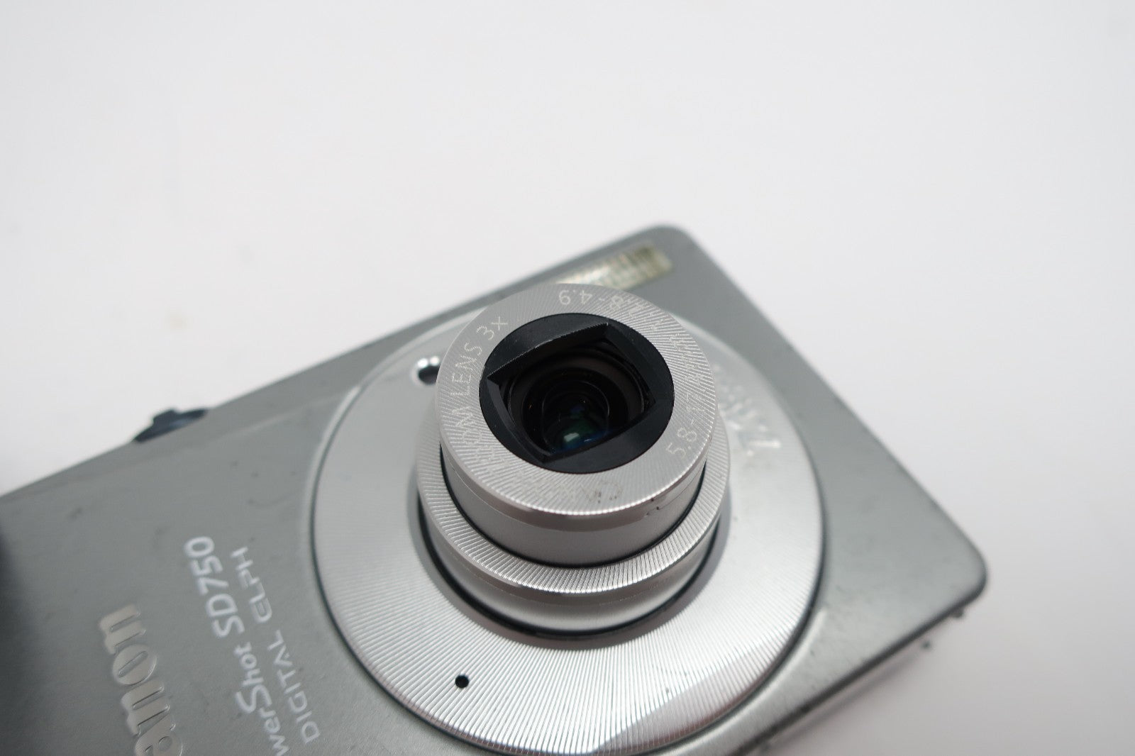 Canon PowerShot SD 750 Digital ELPH 7.1MP Camera Silver Tested w/Accessories