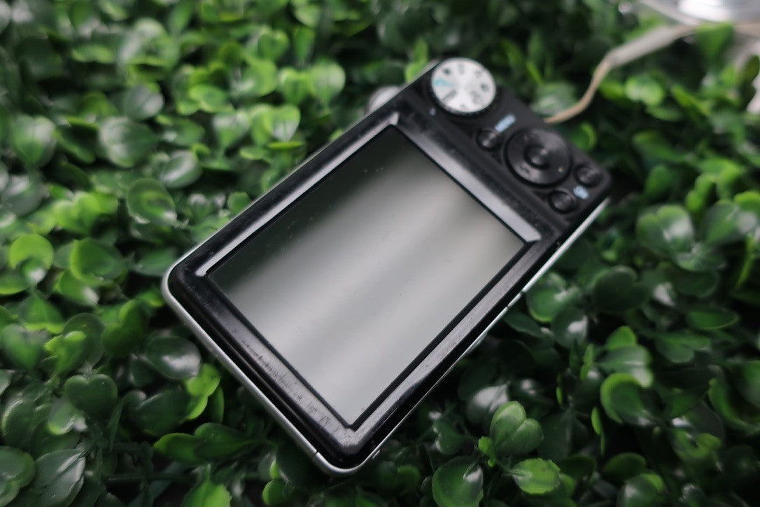 Samsung PL100 Digital Camera - Turns on But Dead spot on LCD So parts or repair