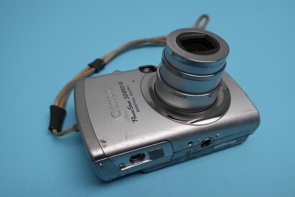 Canon PowerShot SD 850 IS digital camera W/battery, Charger, Working