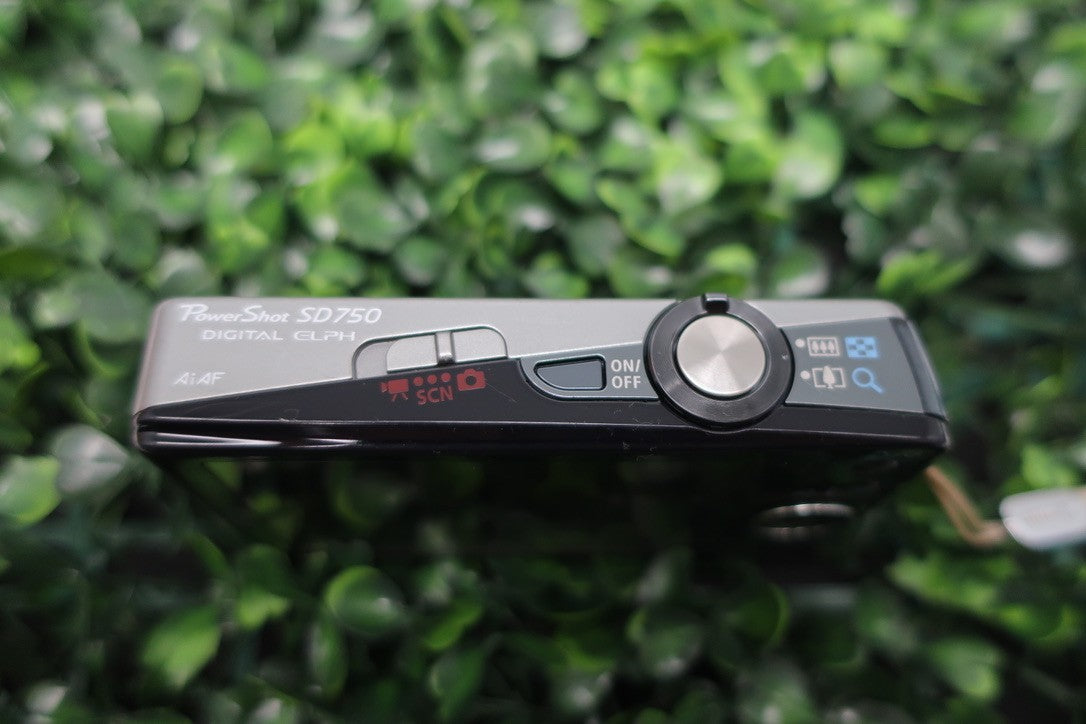 Canon PowerShot SD750 7.1MP Digital Elph Camera [Parts/Repair] READ DESCRIPTION