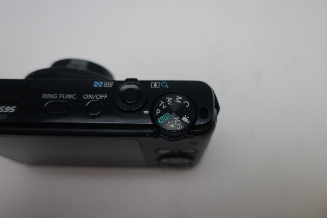 Canon Powershot S95 black digital camera (for parts, not working) READ DESCRIP