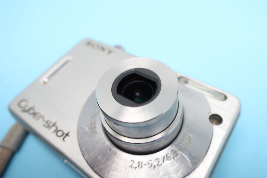Sony Cyber-Shot DSC-W70 7.2MP Digital Camera Silver W/Battery+Charger