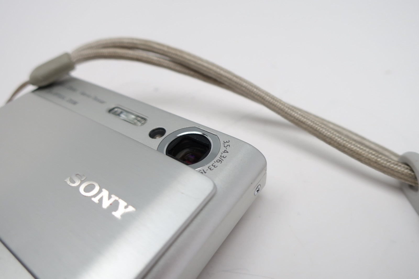 Sony Cyber-shot DSC-T70 8.1MP Digital Camera - White Tested Working W/ Battery