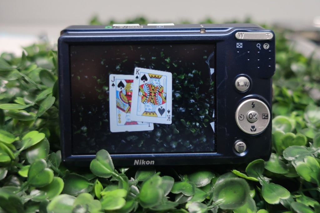 Nikon COOLPIX L18 8.0MP Digital Camera - Blue Tested Working No SD