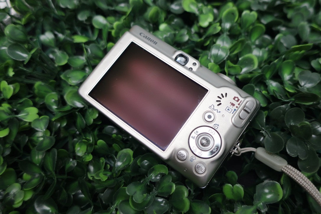Canon PowerShot SD600 Digital ELPH 6.0MP Camera Silver W/Batt+Charger+SD #1 BUND