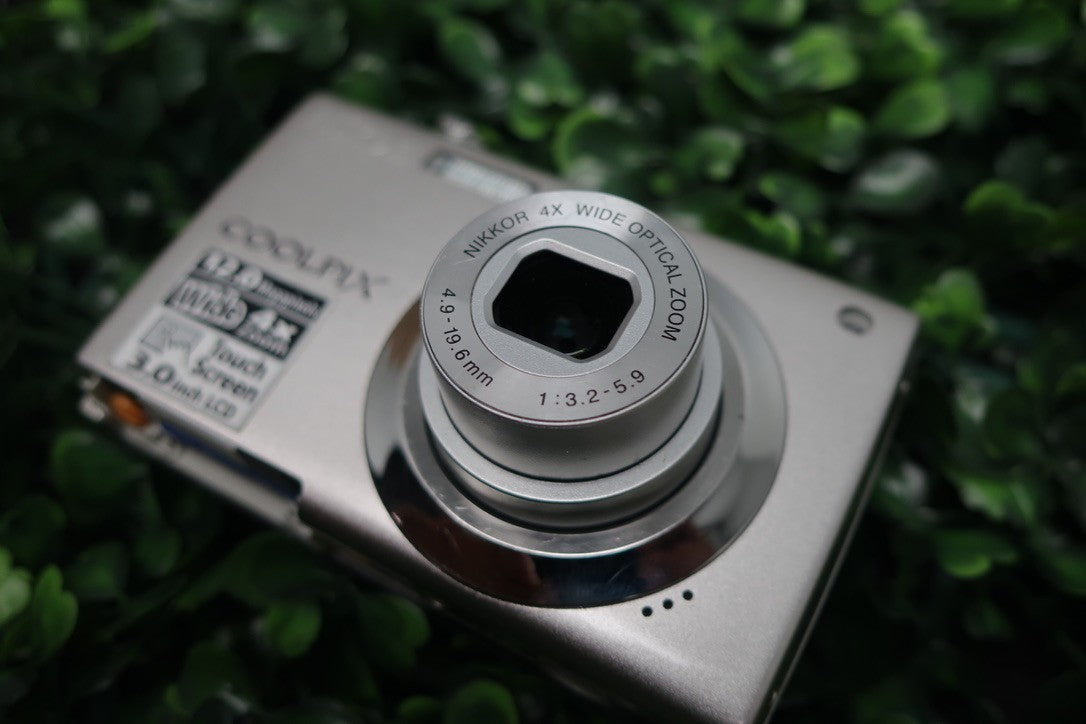 Nikon COOLPIX S4000 12.0MP Digital Camera Silver LENS ERROR For Parts OR REPAIR