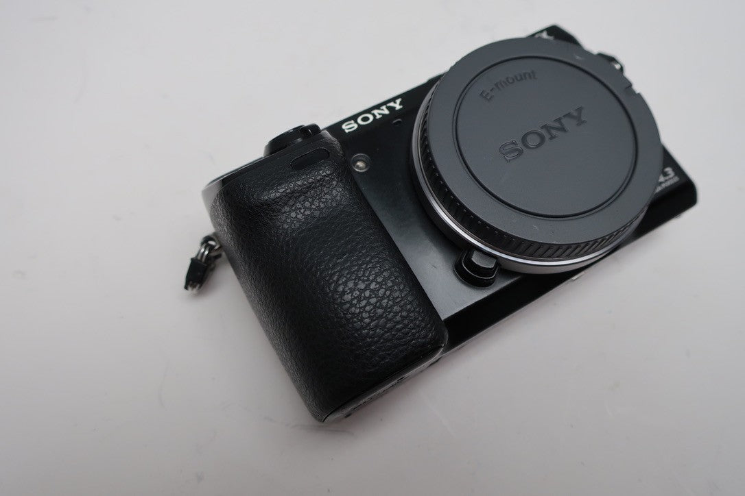 (Parts/Repair) Sony Alpha NEX-7 24.3MP Body Only Digital Camera Black DEFECTIVE