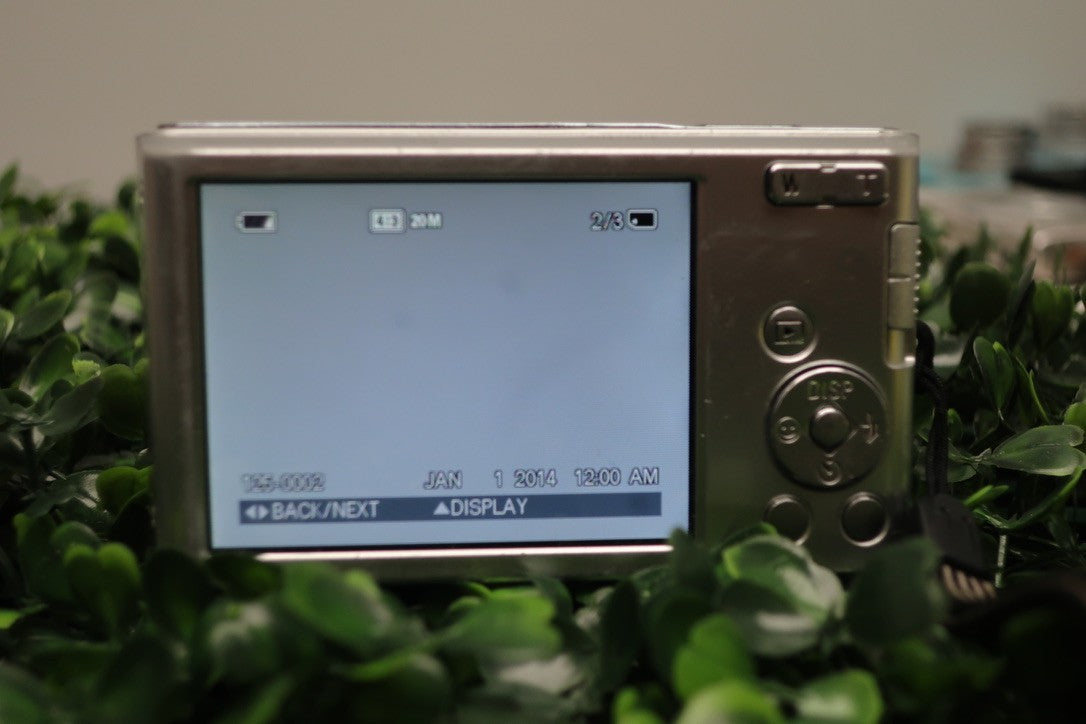 Sony Cybershot DSC-W830 20.1MP Digital Camera Silver - Faulty -SMALL DUST SPOTS