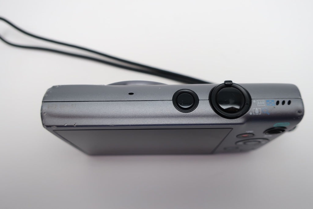 Canon Powershot ELPH 130 IS Digital Camera Gray for PARTS OR REPAIR