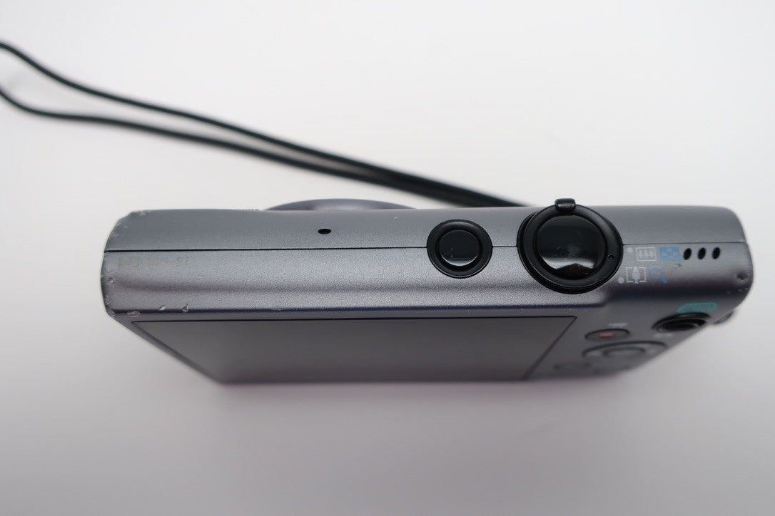 Canon Powershot ELPH 130 IS Digital Camera Gray for PARTS OR REPAIR