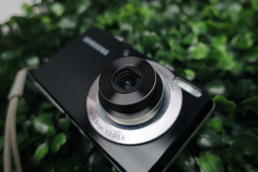 Samsung PL100 Digital Camera - Turns on But Dead spot on LCD So parts or repair