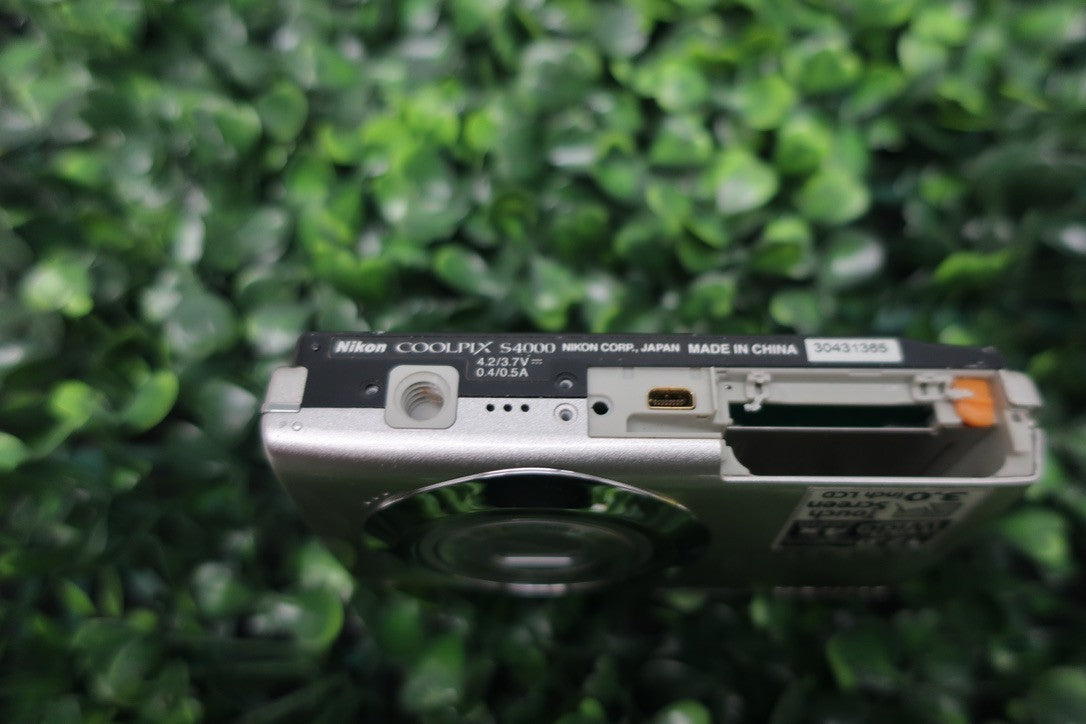 Nikon COOLPIX S4000 12.0MP Digital Camera Silver LENS ERROR For Parts OR REPAIR