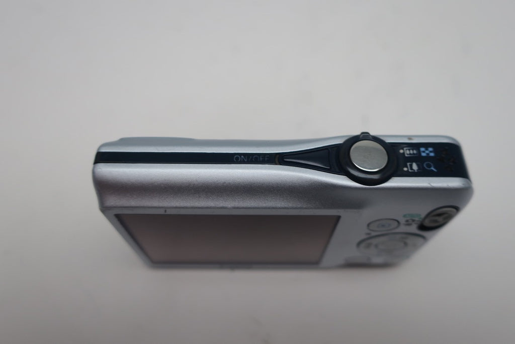(Parts/Repair) Canon PowerShot SD1300 IS Digital ELPH 12.1MP Camera - Silver