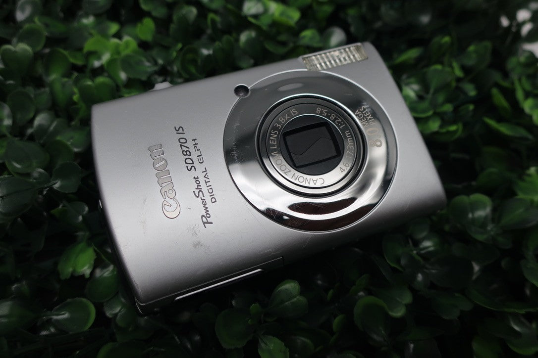 Canon Powershot SD870 IS Digital Elph Camera Turns On But Has Issues AS IS Parts
